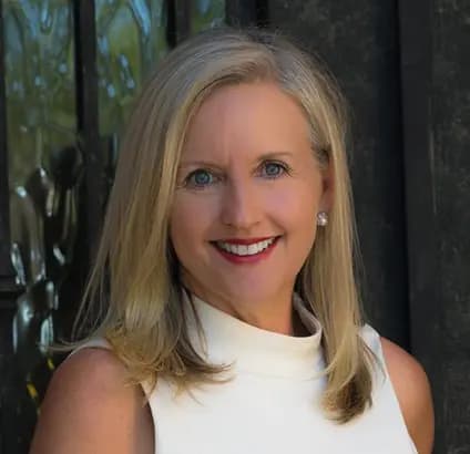 Lindy Drew Chapman from DestinationPick